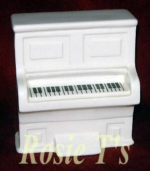 Royal Doulton DS13 The Snowman's Piano